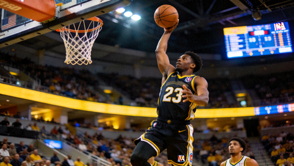 NBA职业篮球比赛现场投篮精彩瞬间